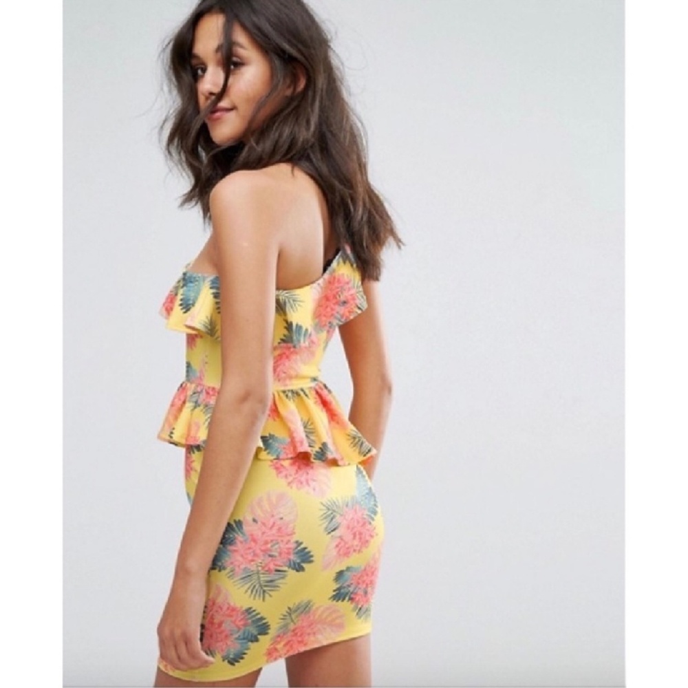 ⭐️ Missguided tropical print bodycon dress